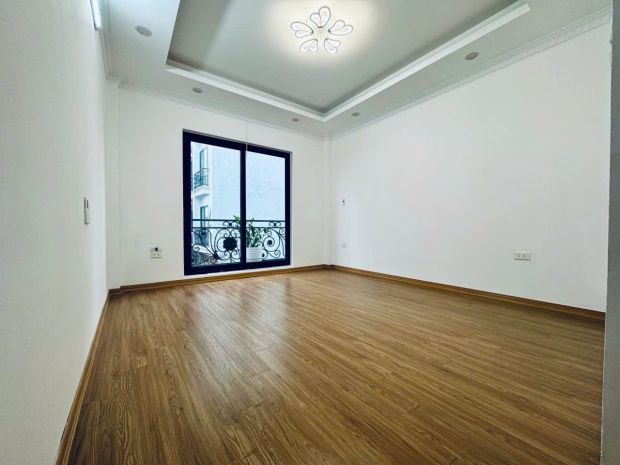 Bán nhà trung tâm thạch bàn, long biên 30m2 x5 tầng xây mới 7416625