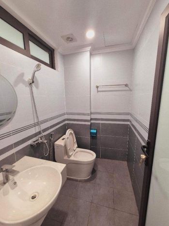 Cho thuê nhà mới, thang máy, 234m2- 5t, hàng điếu, hàng da, 7418462