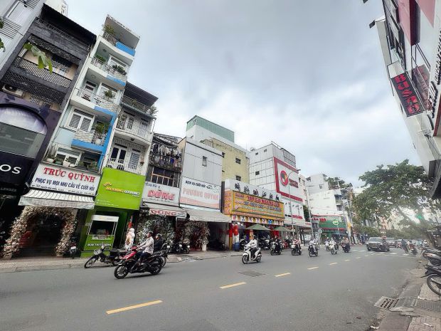 Chính chủ bán nhà 6 tầng mtkd đoạn 2 chiều đ.nguyễn đình 7421017