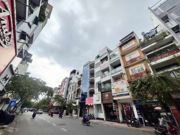 Chính chủ bán nhà 6 tầng mtkd đoạn 2 chiều đ.nguyễn đình 7421018