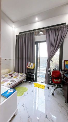 Nhà đep q4. can goc mat tien duong so. 2 tang . chi 5 ty 7422357