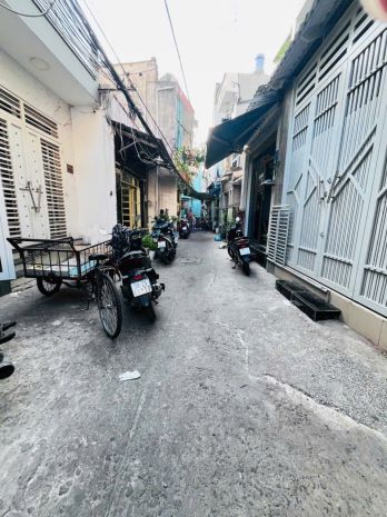 Nhà đẹp 4 tầng  4pn 5wc  ở cực sướng  trung tâm dương bá 7422691