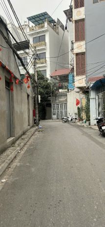 Cần bán nhà trung tâm ngọc lâm 7,5 tầng có thang máy,gần 7422756