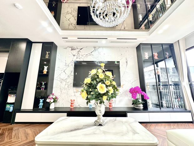 Phố trung kính nhà xây mới kính koong 55m 7t thang máy 7427710