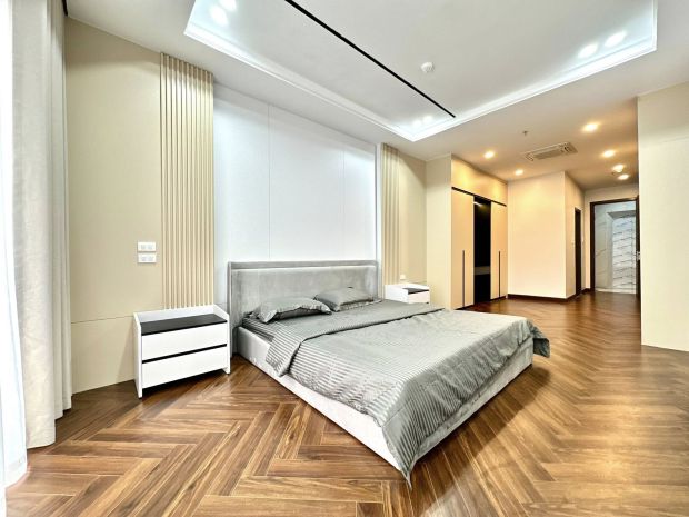 Phố trung kính nhà xây mới kính koong 55m 7t thang máy 7427711