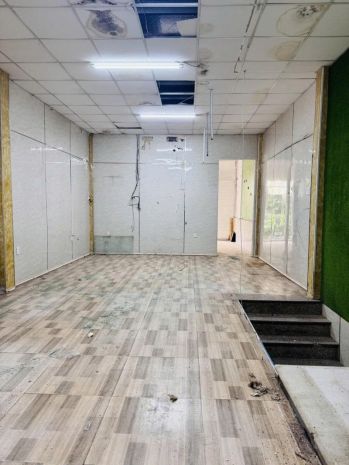 Bán nhà mặt tiền trần thị trọng  cống lớ - gần phạm văn 7432507