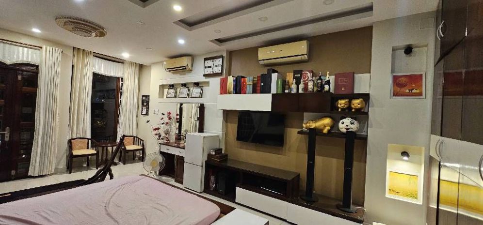 Bán nhà mặt tiền đối diện bến xe quận 8, gần công viên 7433945