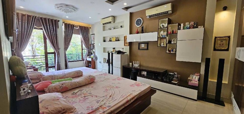 Bán nhà mặt tiền đối diện bến xe quận 8, gần công viên 7433946