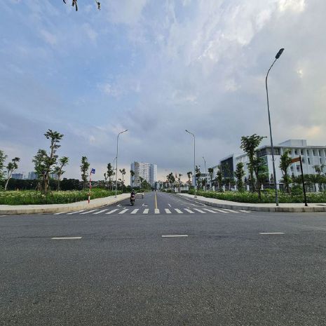 Bán nhà 5 tầng 1 tum, thang máy, ô tô tránh tại việt 7437244