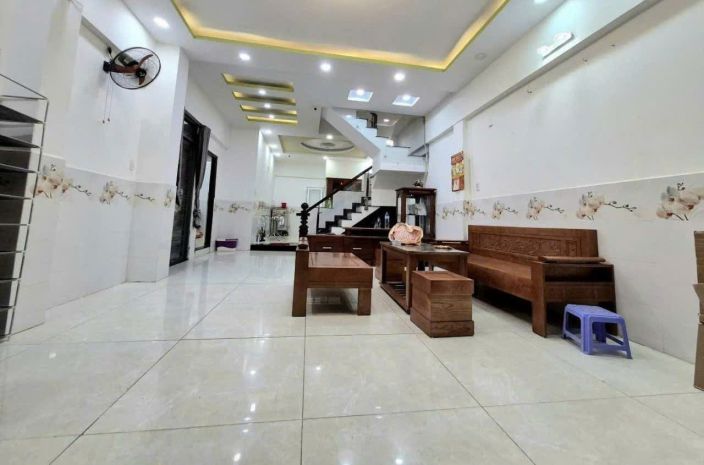 5.5 tỷ  hxh  80m²  ngang gần 5m, nở hậu 6.8m.p.10, quang 7438845