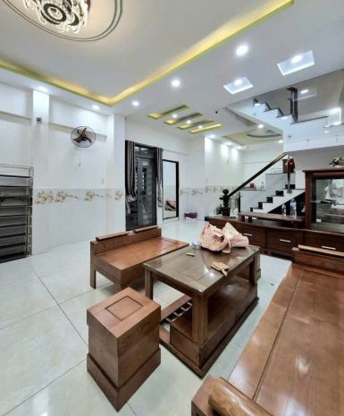 5.5 tỷ  hxh  80m²  ngang gần 5m, nở hậu 6.8m.p.10, quang 7438847