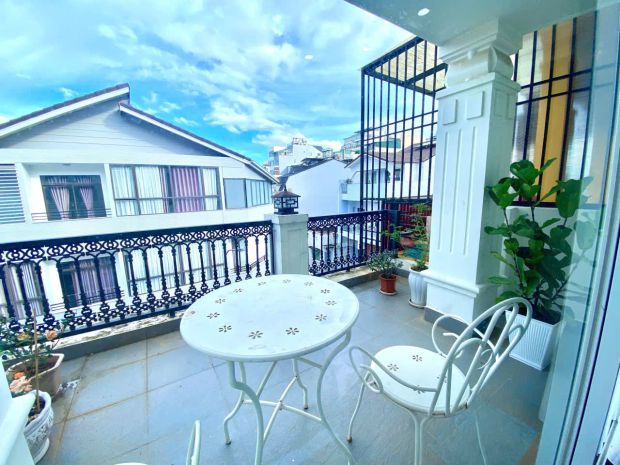 Bán khách sạn đẹp trung tâm đà lạt  đường nguyễn thị nghĩa 7440380