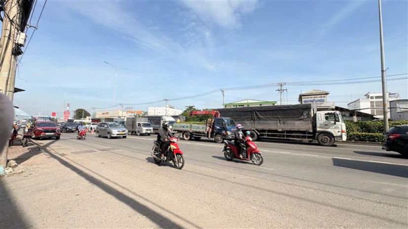 Miếng đất đẹp mặt tiền tô ký quận 12  10.000m2 50m x 7449649