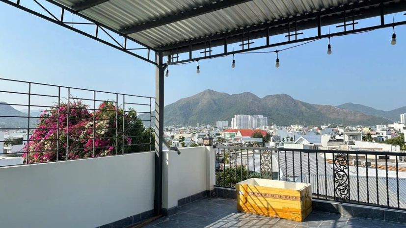 Nhà 3 tầng mới đẹp gần biển đường oto gần biển nha trqang 7454832
