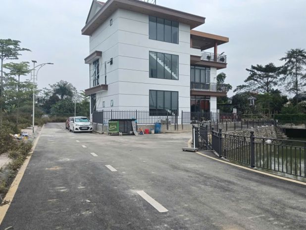 Cắt lỗ sâu  92,8m² la gián, sát ngã 4 lục quân  không mua 7454901