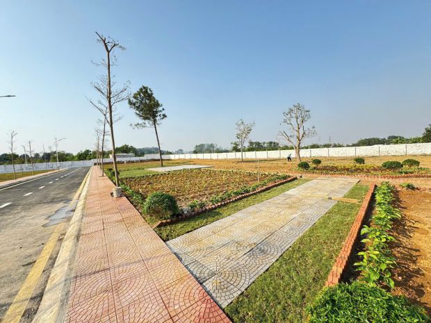 Cắt lỗ sâu  92,8m² la gián, sát ngã 4 lục quân  không mua 7454902