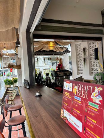 Sang quán cafe xinh góc 2 mặt tiền núp hẻm ngay ngã tư 7457026