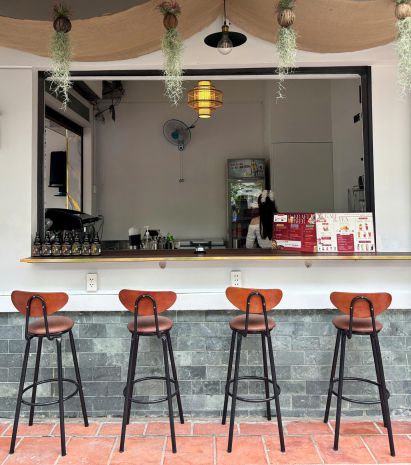 Sang quán cafe xinh góc 2 mặt tiền núp hẻm ngay ngã tư 7457027