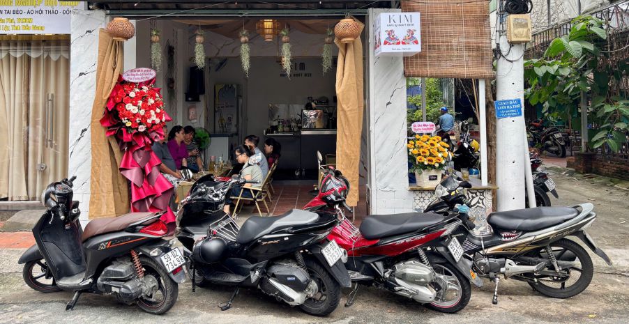 Sang quán cafe xinh góc 2 mặt tiền núp hẻm ngay ngã tư 7457028