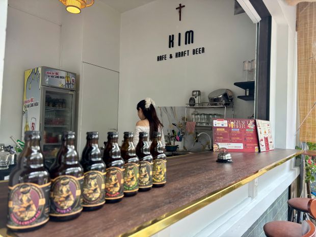 Sang quán cafe xinh góc 2 mặt tiền núp hẻm ngay ngã tư 7457029
