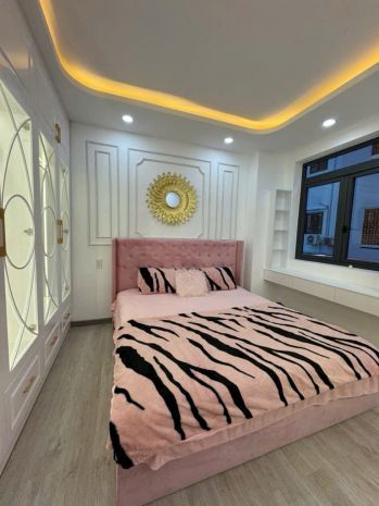 Biệt thự phạm hữu lầu - cạnh phú mỹ hưng - ngang khủng 8m 7457800
