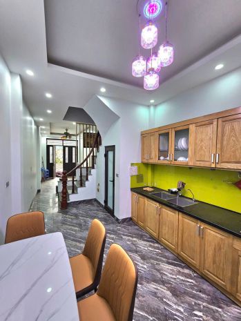 Chỉ hơn 8 tỷ! nhà 4 tầng 39m²  4pn trung tâm thạch bàn, 7458268