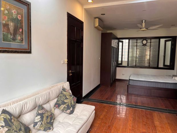 Bán nhà trần quốc hoàn, phân lô ô tô tránh, 6 tầng thang 7458622
