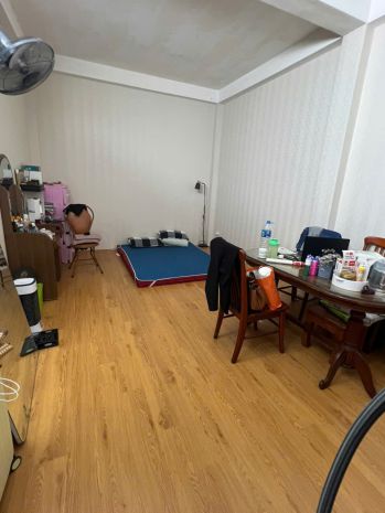 Đầu ngõ cầu giấy-gẫn bãi ôtô-4 tầng-full nội thất-dân trí ca 7468086