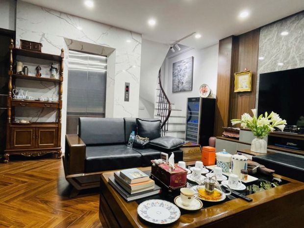 Bán nhà bồ đề 45m2- 4 ngủ- thang máy- gara- ở sướng- hơn 20 7468455
