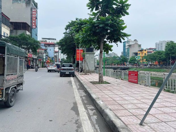 Mặt phố khương đình mặt tiền 12m via hè 8m giá 450 triêum2. 7471686