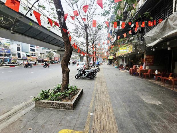 Tầng 1 siêu hiếm có sân riêng, dtsd lên đến 60m2 tại phố 7478437