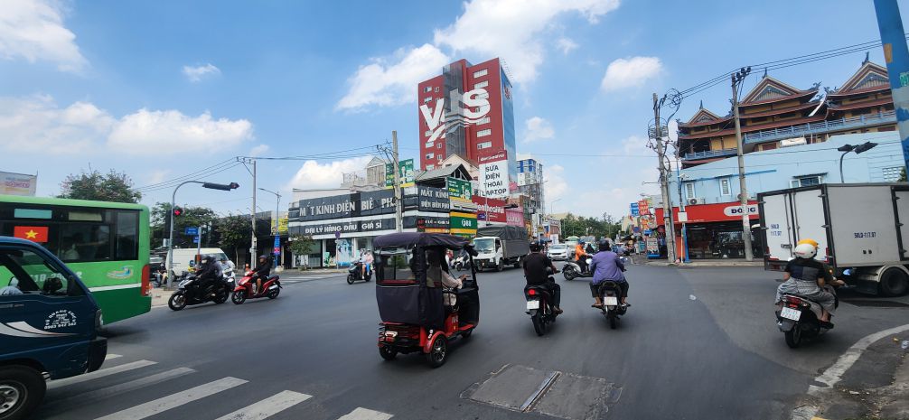 Cho thuê nhà mặt tiền kênh tân hóa q.tân phú140m², 20triệu 7483170