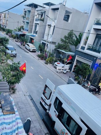 Bán nhà 3 tầng dĩ an,shr hoàn công,đường nhựa 14m,gần kcn 7484829