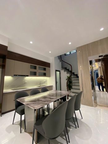 Huỳnh tấn phát  thang máy fuji  full nội thất cao cấp 7488782