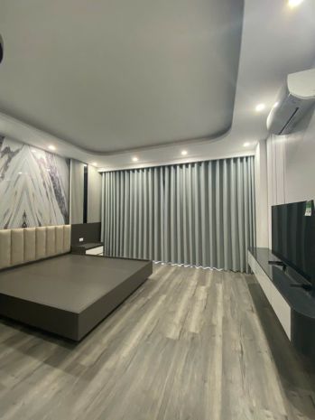 Huỳnh tấn phát  thang máy fuji  full nội thất cao cấp 7488784
