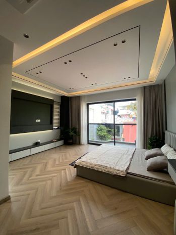 Huỳnh tấn phát  thang máy fuji  full nội thất cao cấp 7488785