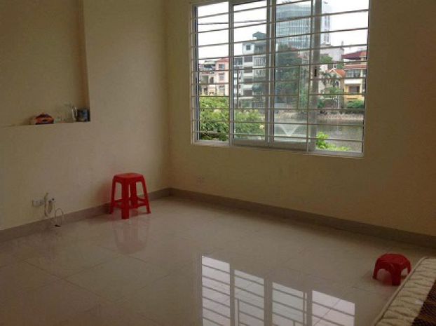 Chính chủ cho thuê nhà mặt hồ bảy gian  phố đội cấn 7489338