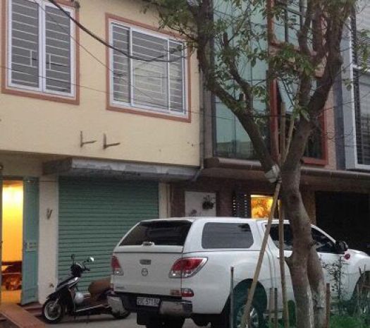 Chính chủ cho thuê nhà mặt hồ bảy gian  phố đội cấn 7489339