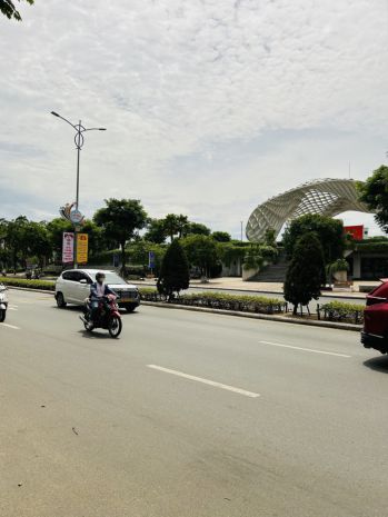 Mặt tiền đường 29 sát cầu rồng, công viên apec, 105m2, 7489613