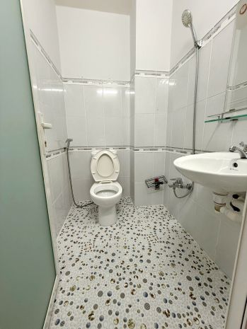 Nhà mới 4 tầng hxh thông nguyễn duy p.chánh hưng p10q8. 7498102