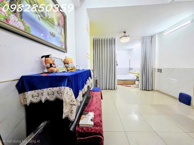 Dương quảng hàm - 6 đ 5 - hẻm 5m xe hơi 

 200m ra 7498337