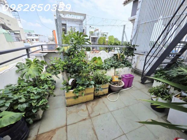 Dương quảng hàm - 6 đ 5 - hẻm 5m xe hơi 

 200m ra 7498339