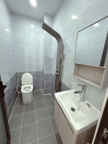 Cần bán nhà sổ riêng 1lầu 1trệt

 gần cư xá  phúc hải p. 7500979