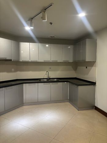 Cho thuê căn hộ r1 royal city- 150m2, 3 pn, nội thất mới 7512708