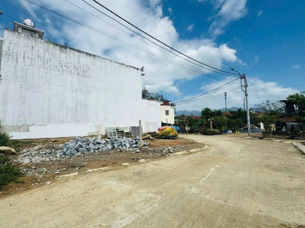 Bán lô góc 2 mặt tiền tđc bầu gáo sát sông cái thị trấn 7513575