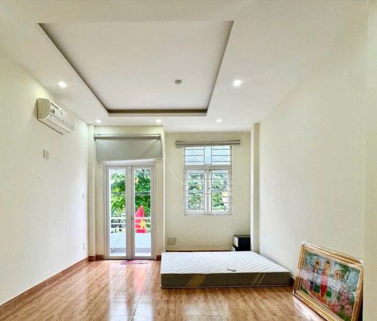 Bán nhà mặt tiền bông sao, đối diện công viên, ngang 4mx4 7515368