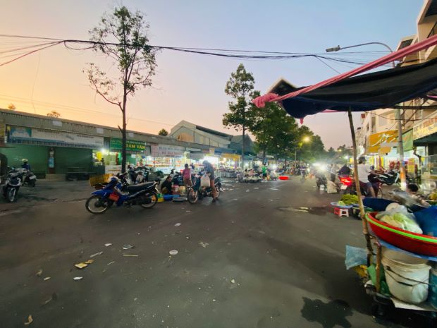 Cho thuê nhà mặt tiền ngay ngã tư chợ  vị trí đẹp tại hồng 7515459