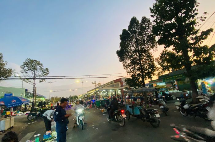 Cho thuê nhà mặt tiền ngay ngã tư chợ  vị trí đẹp tại hồng 7515462