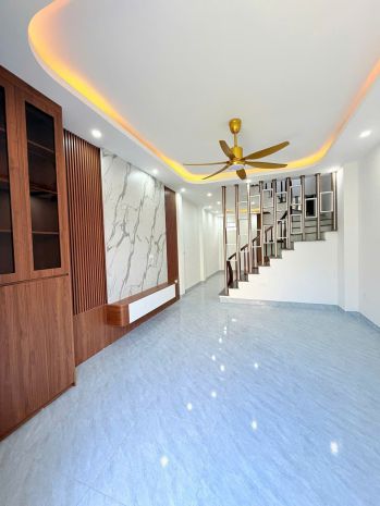 Chủ  cần bán căn nhà 3 tầng 1 tum cách đường 32 vài trăm 7515555