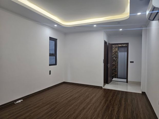 Mới kính koong phố hoàng hoa thám 50m 7t thang máy giá 15,8 7518651